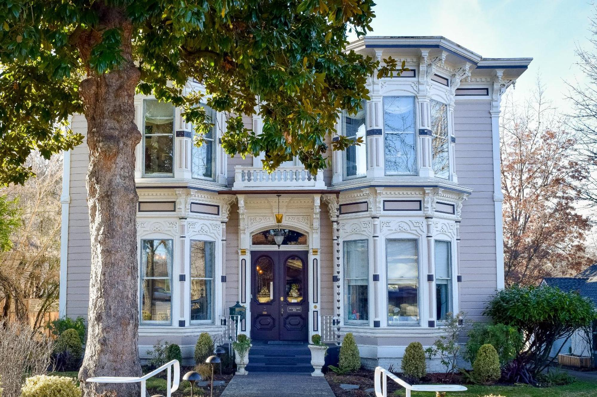 Mccall House Boutique Hotel アシュランド エクステリア 写真